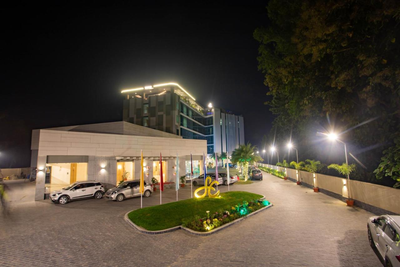 Hotel Siraichuli Chitwan Zewnętrze zdjęcie